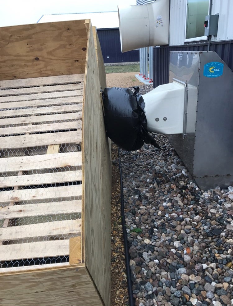 Flexible connection between fan and biofilter.
