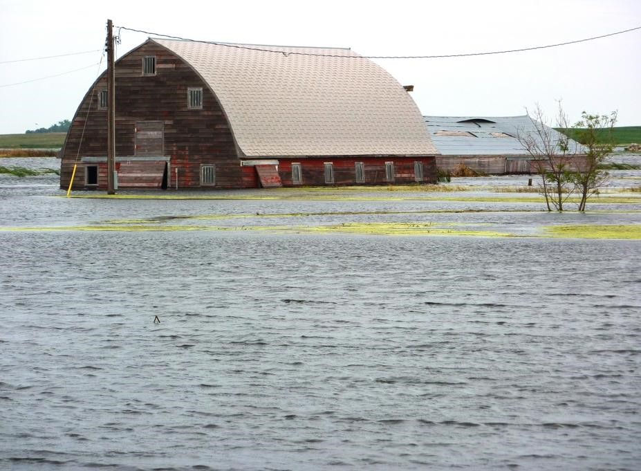 abandoned barn surrounded by flood waters. Photo by Jeannie Mooney, FEMA