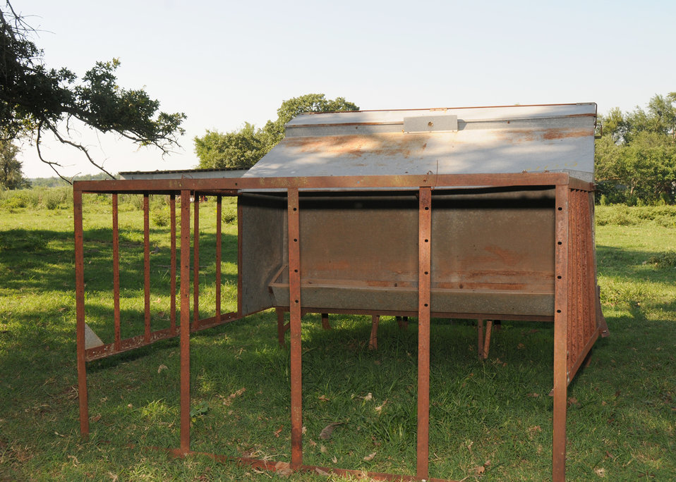 a creep feeder unit in a pasture. Photo by Alice Welch, USDA