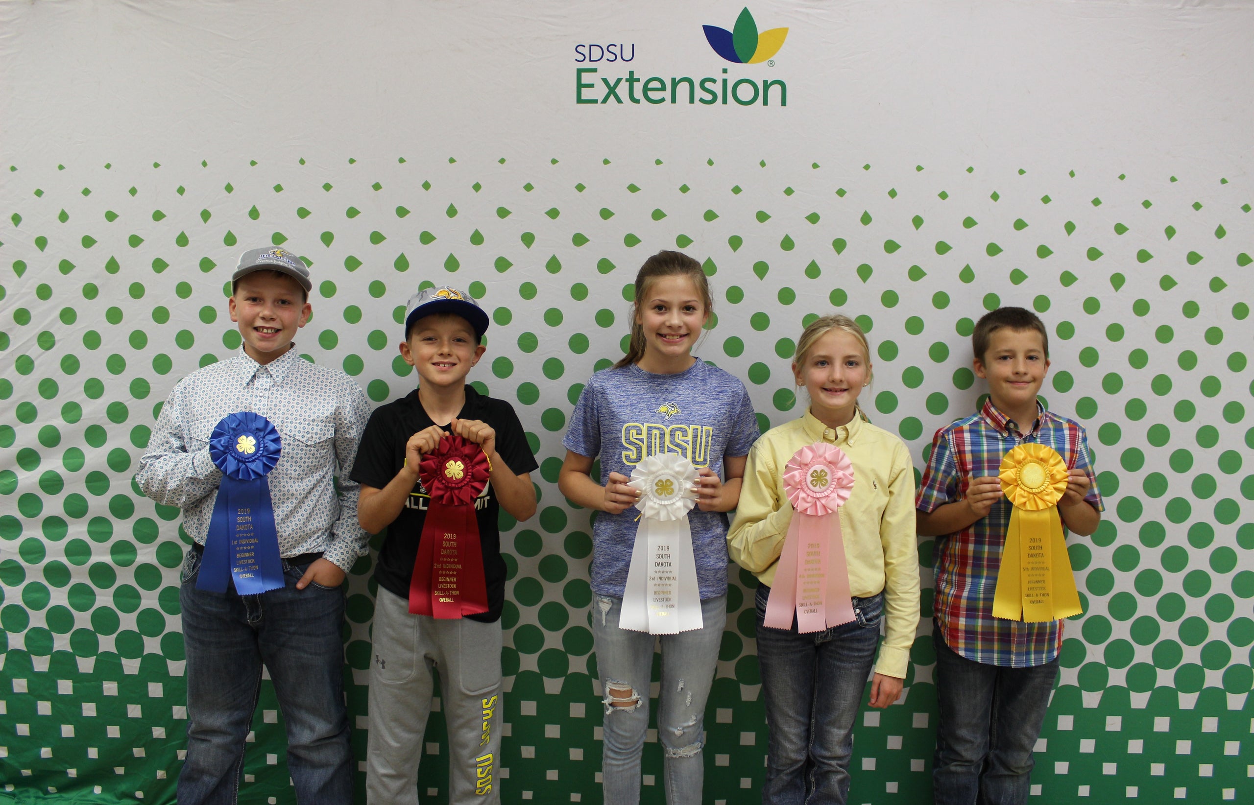 2019 Beginner Livestock Skill-A-Thon Top-5 Individuals holding their awards.