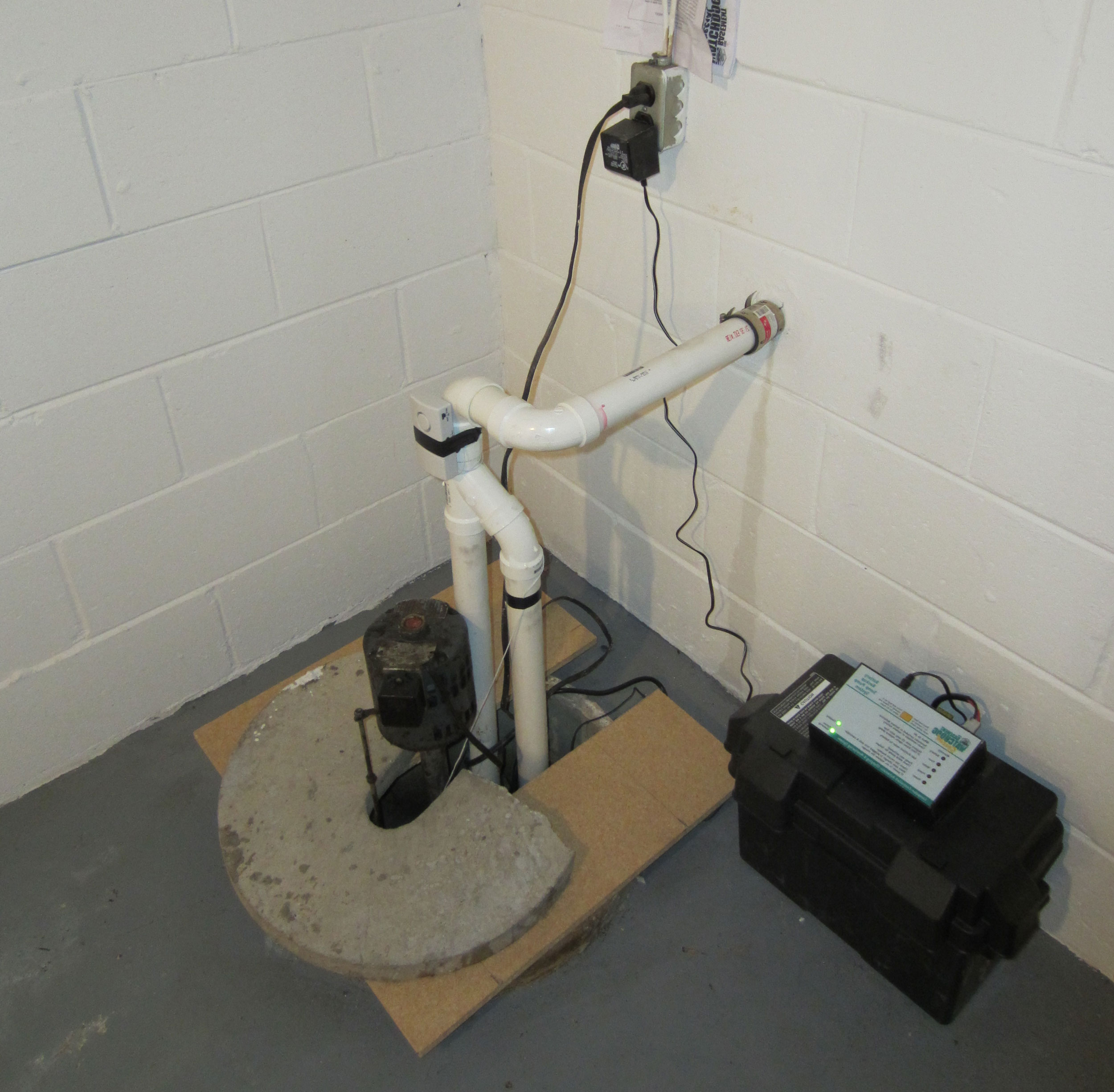 A sump pump and emergency backup battery set up in a basement. Courtesy: Jeff Covey (CC BY-SA 2.0)