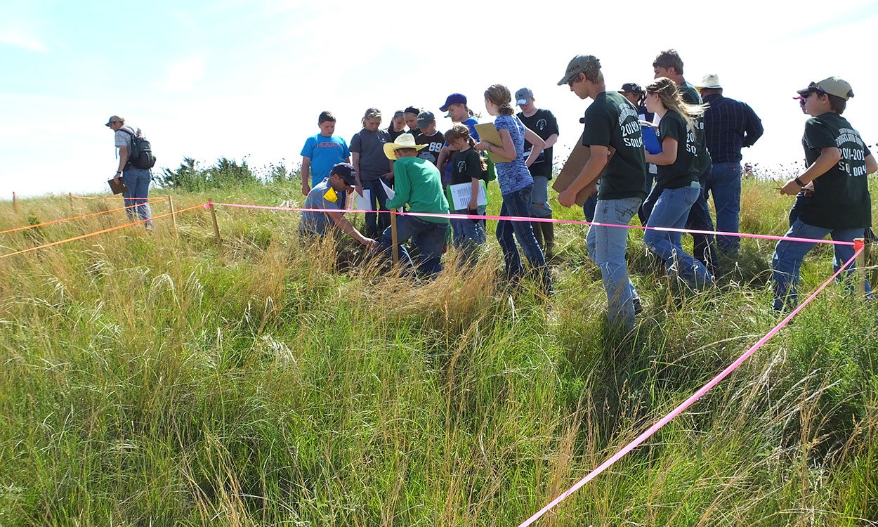 Group of youth participants at rangeland and soil days.