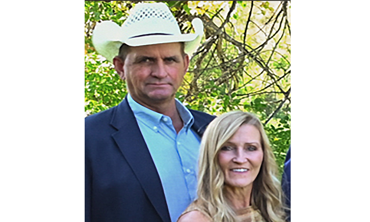 Portrait of Barry and Sherri Knippling.