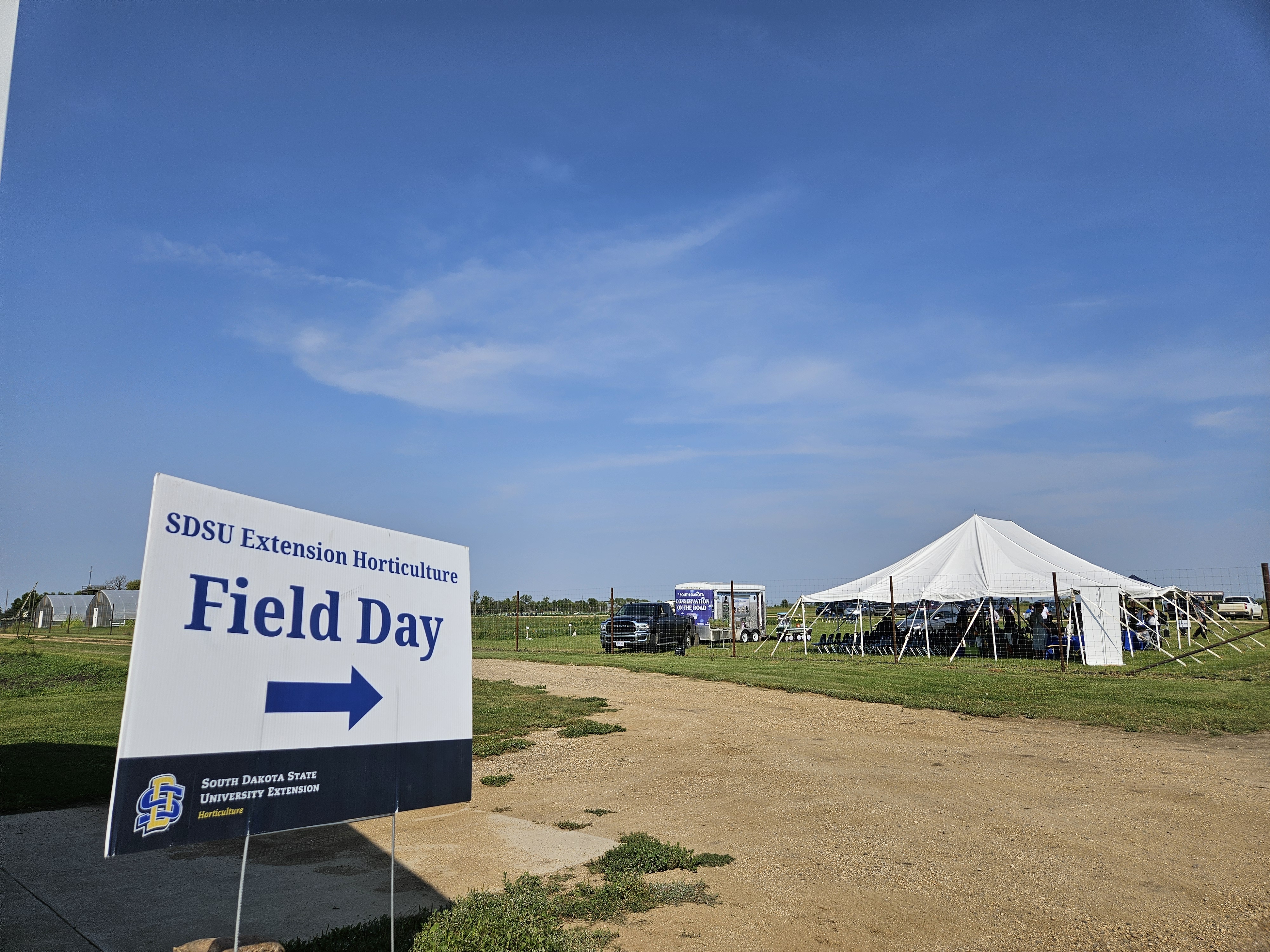 A sign directs drivers to an SDSU Extension field day
