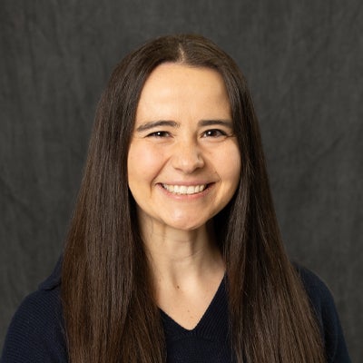 Professional portrait of Erin Hallenbeck