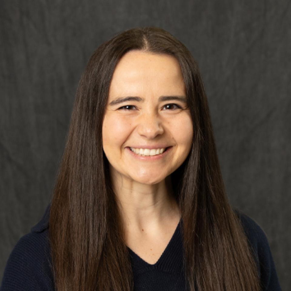 Professional portrait of Erin Hallenbeck