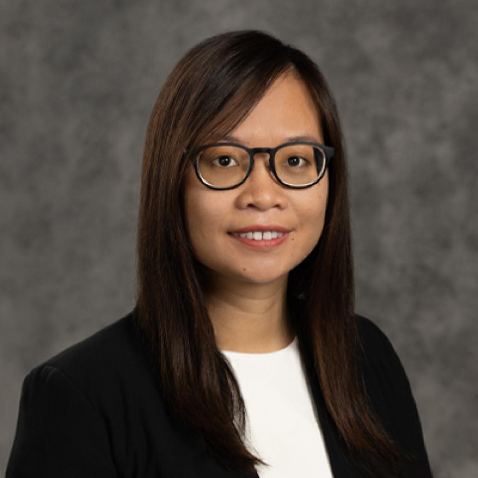 Professional portrait of Hoanh Le