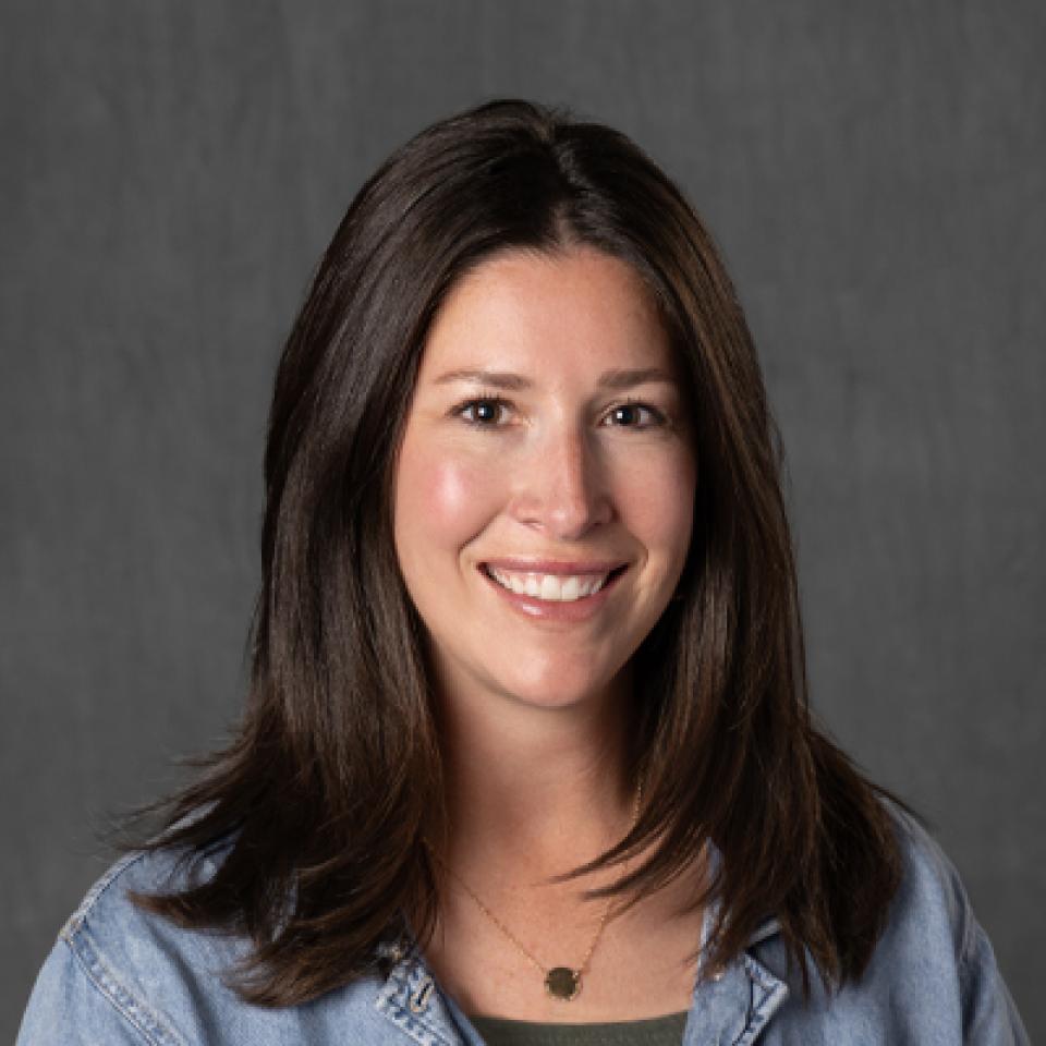 Professional portrait of Lindsay Moore