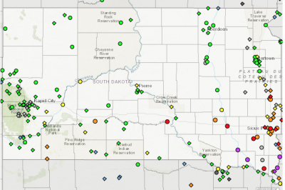 Map of South Dakota with colored dots indicating river stage levels.