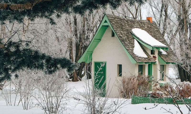 Snow-covered cottage at McCrory Gardens.