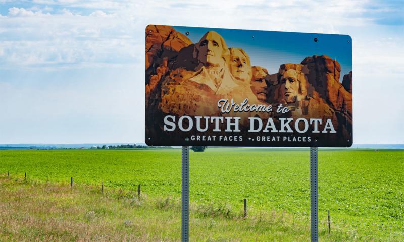 Road sign reading &quot;Welcome to South Dakota - Great Faces, Great Places&quot;