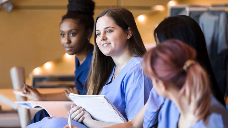 Dietic and Nutrition students attending a lecture.