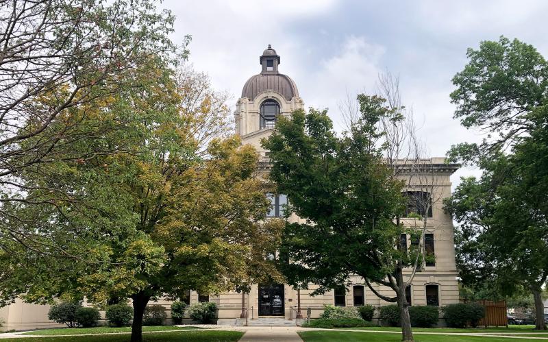 Front entrance to the Brookings County Courthouse.