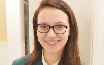 teenage 4-H girl wearing a green blazer