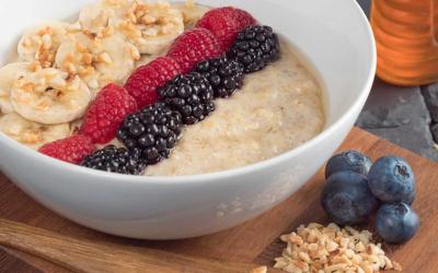 A bowl of oatmeal topped with fresh fruit.