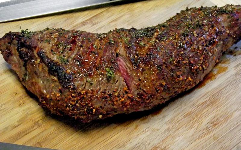 A grilled tri-tip steak on a cutting board. Courtesy: Mark Miller [CC BY-SA 3.0]