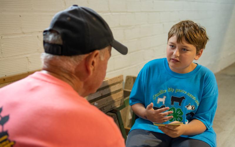 4-H youth talking to judge